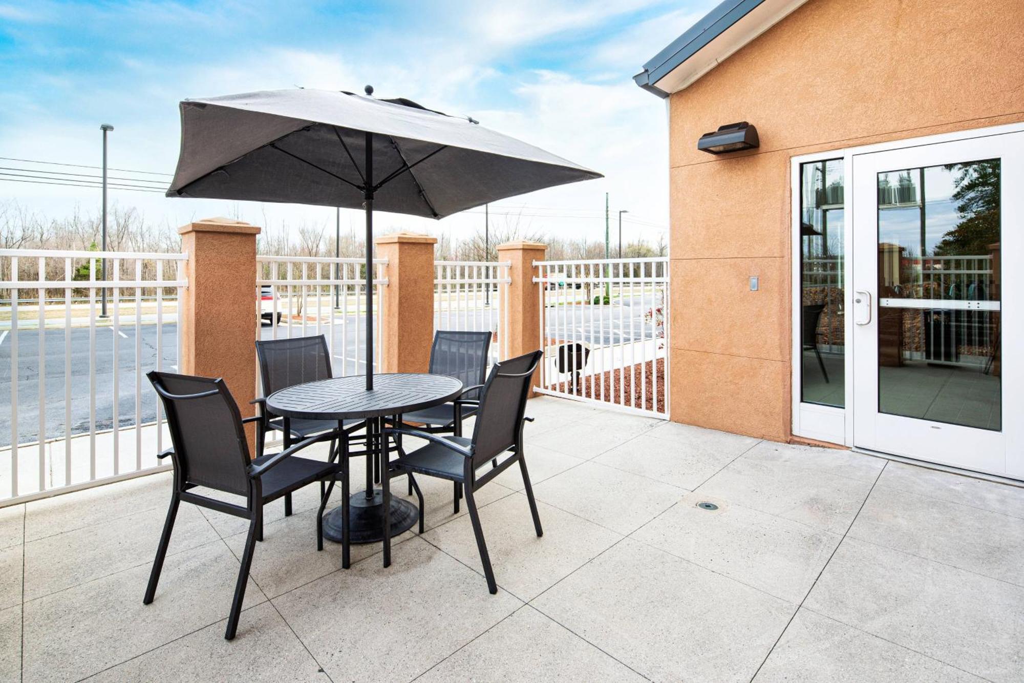 Fairfield Inn And Suites By Marriott South Boston Exterior photo