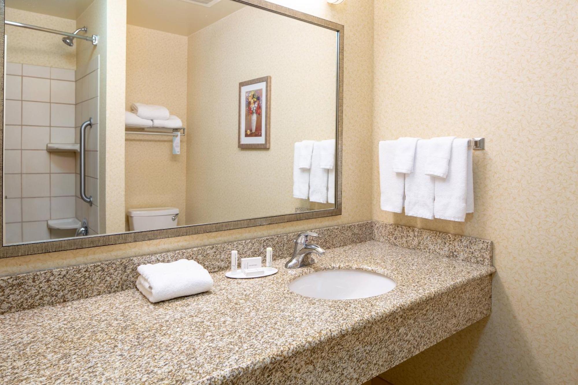 Fairfield Inn And Suites By Marriott South Boston Exterior photo