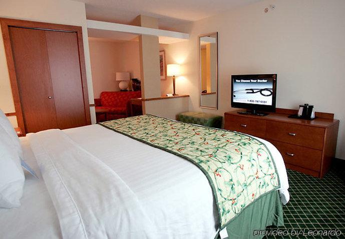 Fairfield Inn And Suites By Marriott South Boston Room photo